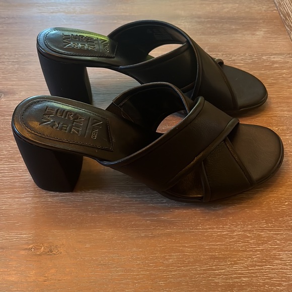 Naturalizer Black Genn Rythm Block Heel
Crisscross Strap Sandal Size 9.5 NWOT - Picture 3 of 8
